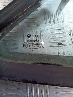 Стекло кузовное боковое правое Volkswagen Passat, 1989 г.