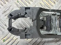 Скелет ручки наружной передней левой Volkswagen Passat, 2002 г.