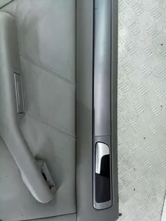 Обшивка двери задней левой (дверная карта) Audi A6, 2004 г.