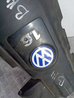 Декоративная крышка двигателя Volkswagen Passat, 2001 г.