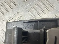 Кнопка стеклоподъемника Audi A6, 2000 г.