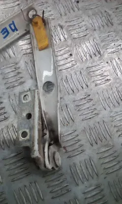 Петля капота Volkswagen Passat, 2000 г.