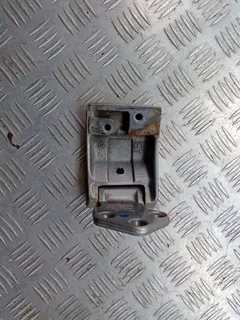 Петля двери задней левой Volkswagen Transporter, 2007 г.
