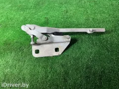 Петля капота правая Audi A8, 2004 г.