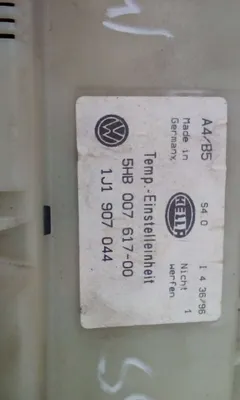 Блок управления печки/климат-контроля Volkswagen Passat, 1998 г.