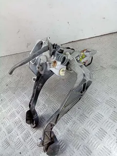 Узел педальный (блок педалей) Volkswagen Passat, 1999 г.