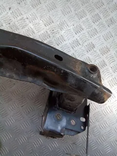 Усилитель бампера переднего Volkswagen Touareg, 2008 г.