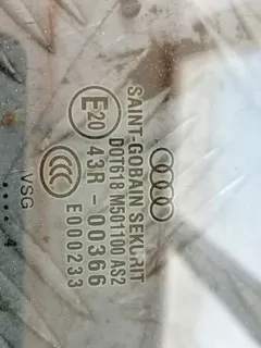 Стекло двери задней левой Audi A8, 2005 г.