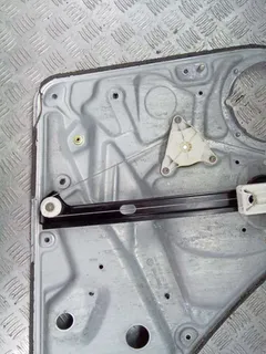 Стеклоподъемник электрический задний правый Volkswagen Passat, 2001 г.