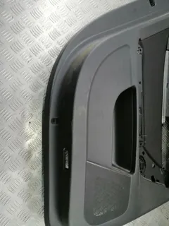 Обшивка двери задней левой (дверная карта) Audi A6, 2005 г.