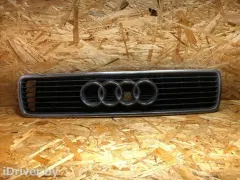 Решетка радиатора Audi 80, 1992 г.