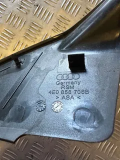Молдинг двери задней правой Audi A8, 2005 г.