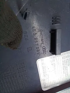 Накладка декоративная на торпедо Audi A8, 2005 г.