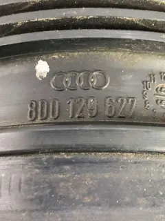 Патрубок воздушного фильтра Audi A6, 2000 г.