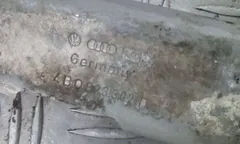Петля капота правая Audi A6, 2001 г.