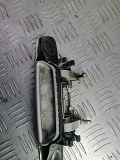 Ручка наружная задняя левая Audi A8, 2005 г.