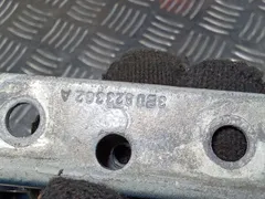 Петля капота правая Volkswagen Passat, 2004 г.