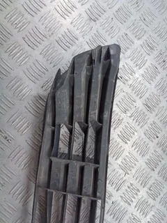 Заглушка (решетка) в бампер передний Volkswagen Passat, 2002 г.