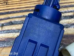 Выключатель концевой (концевик) Volkswagen Passat, 2002 г.