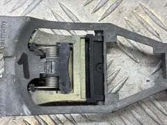Скелет ручки наружной передней левой Volkswagen Passat, 2002 г.