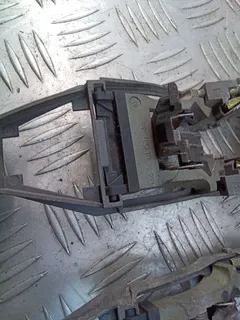 Скелет ручки наружной передней левой Volkswagen Passat, 2003 г.