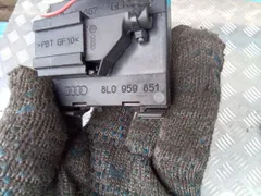 Кнопка стеклоподъемника переднего левого Audi A3, 2000 г.