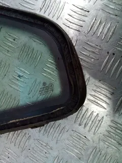 Стекло кузовное боковое правое Volkswagen Passat, 2002 г.