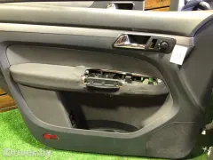 Обшивка двери (дверная карта) комплект Volkswagen Touran, 2005 г.
