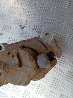 Суппорт передний левый Audi A4, 2003 г.