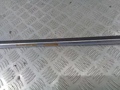 Молдинг стекла двери задней правой наружный Volkswagen Passat, 2001 г.
