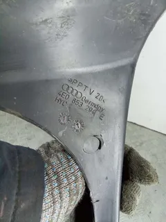Водосток крышки багажника правый Audi A8, 2005 г.