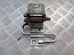 Петля двери задней правой Volkswagen Touareg, 2009 г.
