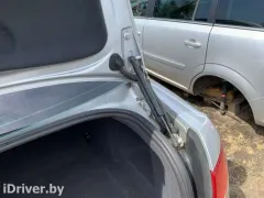 Петля крышки багажника Audi A6, 2004 г.