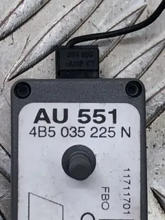 Антенна Audi A6, 2004 г.