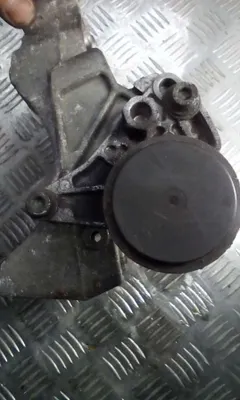 Кронштейн компрессора кондиционера Volkswagen Passat, 2003 г.