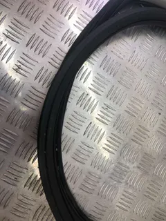 Уплотнитель двери задней правой Volkswagen Passat, 2001 г.