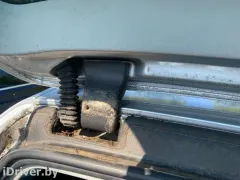 Петля крышки багажника Volkswagen Passat, 2005 г.