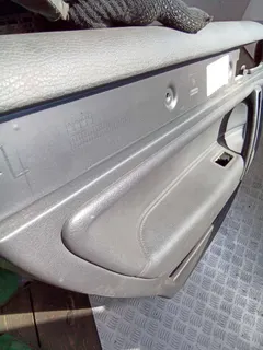 Обшивка двери задней левой (дверная карта) Volkswagen Touareg, 2005 г.