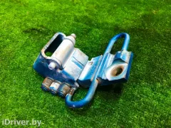 Петля двери передней правой Volkswagen Touran, 2006 г.