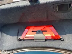 Знак аварийной остановки Audi A4, 1999 г.