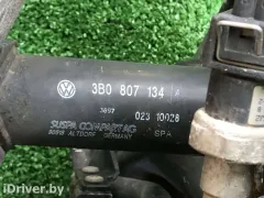 Усилитель бампера переднего Volkswagen Passat, 1998 г.