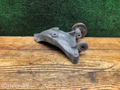 Кронштейн компрессора кондиционера Audi A6, 2001 г.