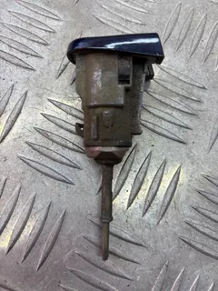 Личинка дверного замка Volkswagen Passat, 2003 г.