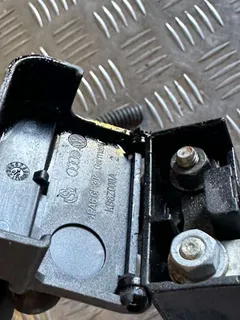Плюсовой провод аккумулятора Audi A4, 2007 г.