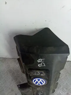 Декоративная крышка двигателя Volkswagen Passat, 2001 г.