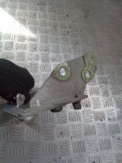 Петля капота правая Volkswagen Touareg, 2005 г.