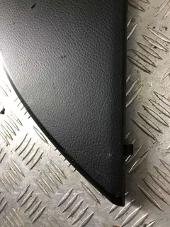 Накладка декоративная на торпедо Audi A8, 2007 г.