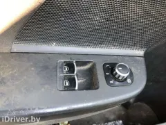 Кнопка стеклоподъемника Volkswagen Golf, 2005 г.