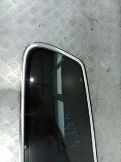 Стекло кузовное боковое правое Volkswagen Passat, 2010 г.