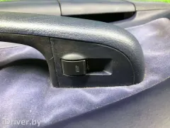 Кнопка стеклоподъемника переднего правого Audi A6, 1998 г.
